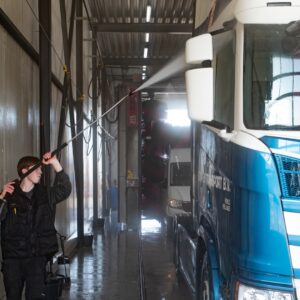 Werkzaamheden truckwashmedewerker-2