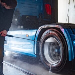 Werkzaamheden truckwashmedewerker-3