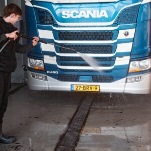 Werkzaamheden truckwashmedewerker-4